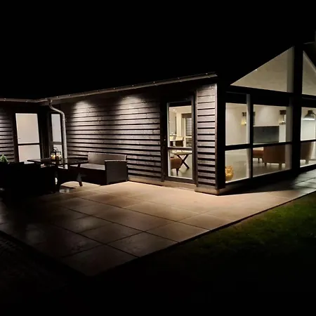 Clare - 100m From The Sea By Interhome Ferienhaus Sjolund