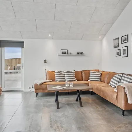 Clare - 100m From The Sea By Interhome Feriehus