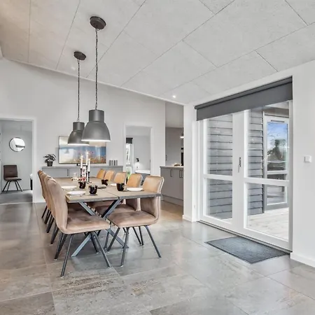 Clare - 100m From The Sea By Interhome Sjolund