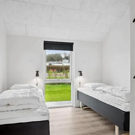 Clare - 100m From The Sea By Interhome
