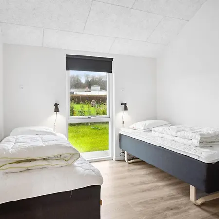Clare - 100m From The Sea By Interhome *
