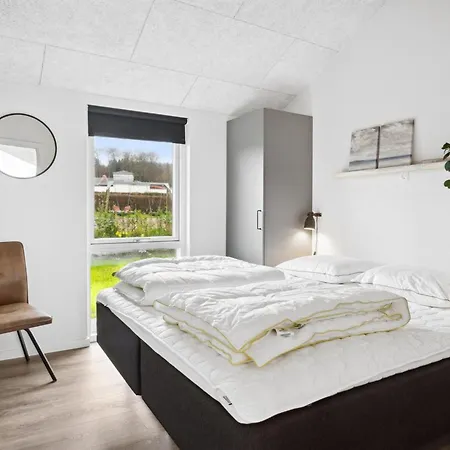 Clare - 100m From The Sea By Interhome *