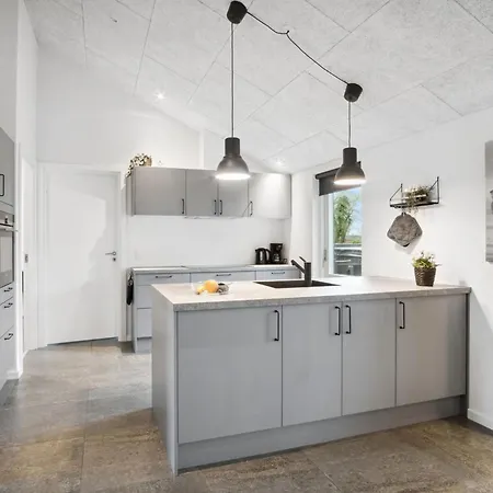 Clare - 100m From The Sea By Interhome Feriehus *