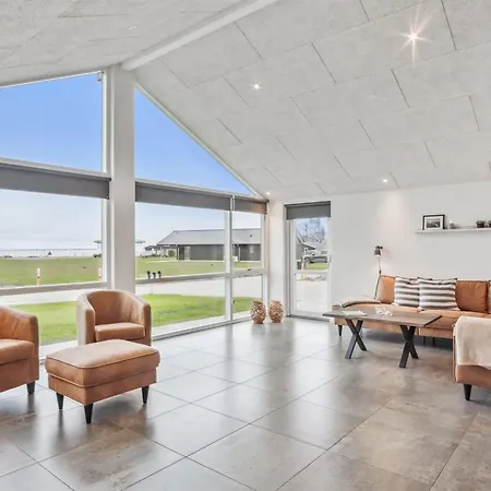 Clare - 100m From The Sea By Interhome Feriehus