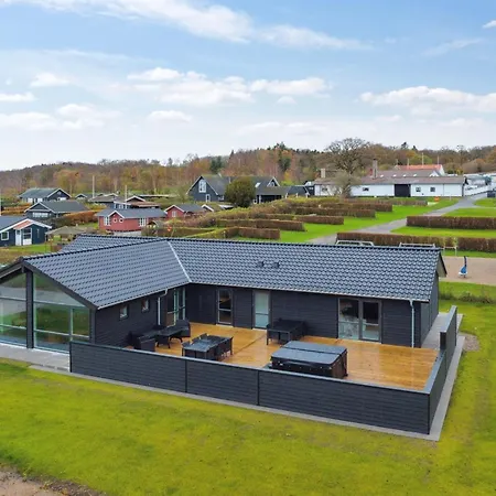 Clare - 100m From The Sea By Interhome Ferienhaus Sjolund