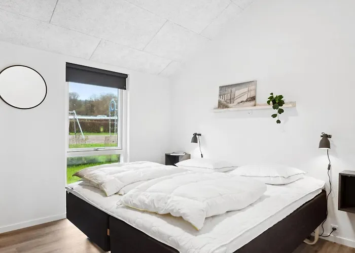 Clare - 100m From The Sea By Interhome Sjolund